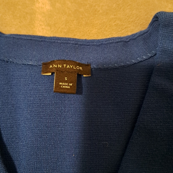 Ann Taylor elbow sleeve V-neck knit sweater dress size S. - Picture 6 of 9